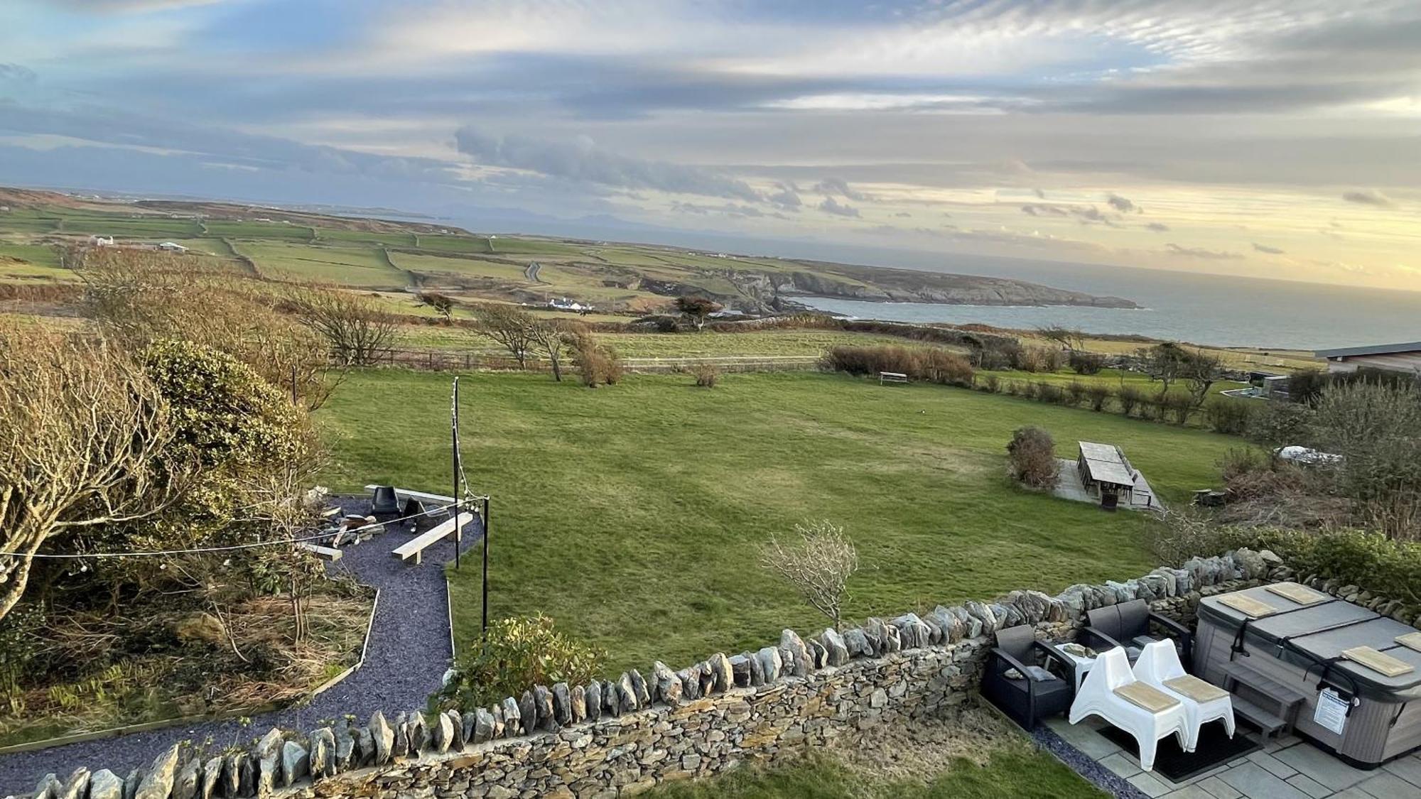 Tan Y Cytiau Villa Holyhead Luaran gambar